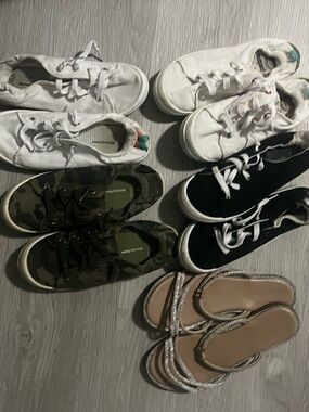 Women’s size 6 shoe lot